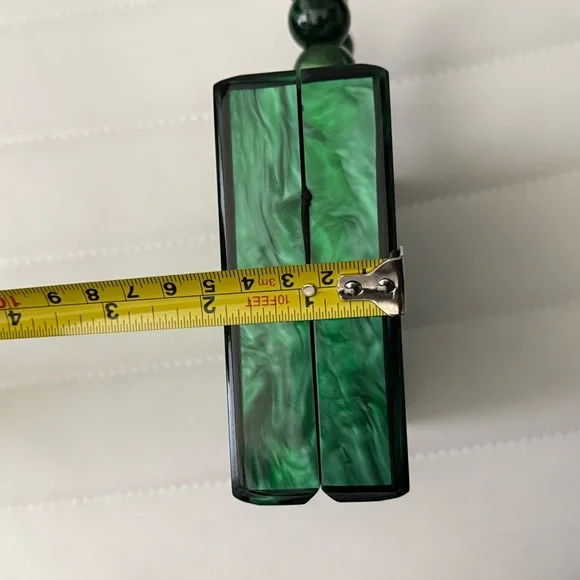 Elegant Green Handbag with Beaded Handle - Picture 12 of 13